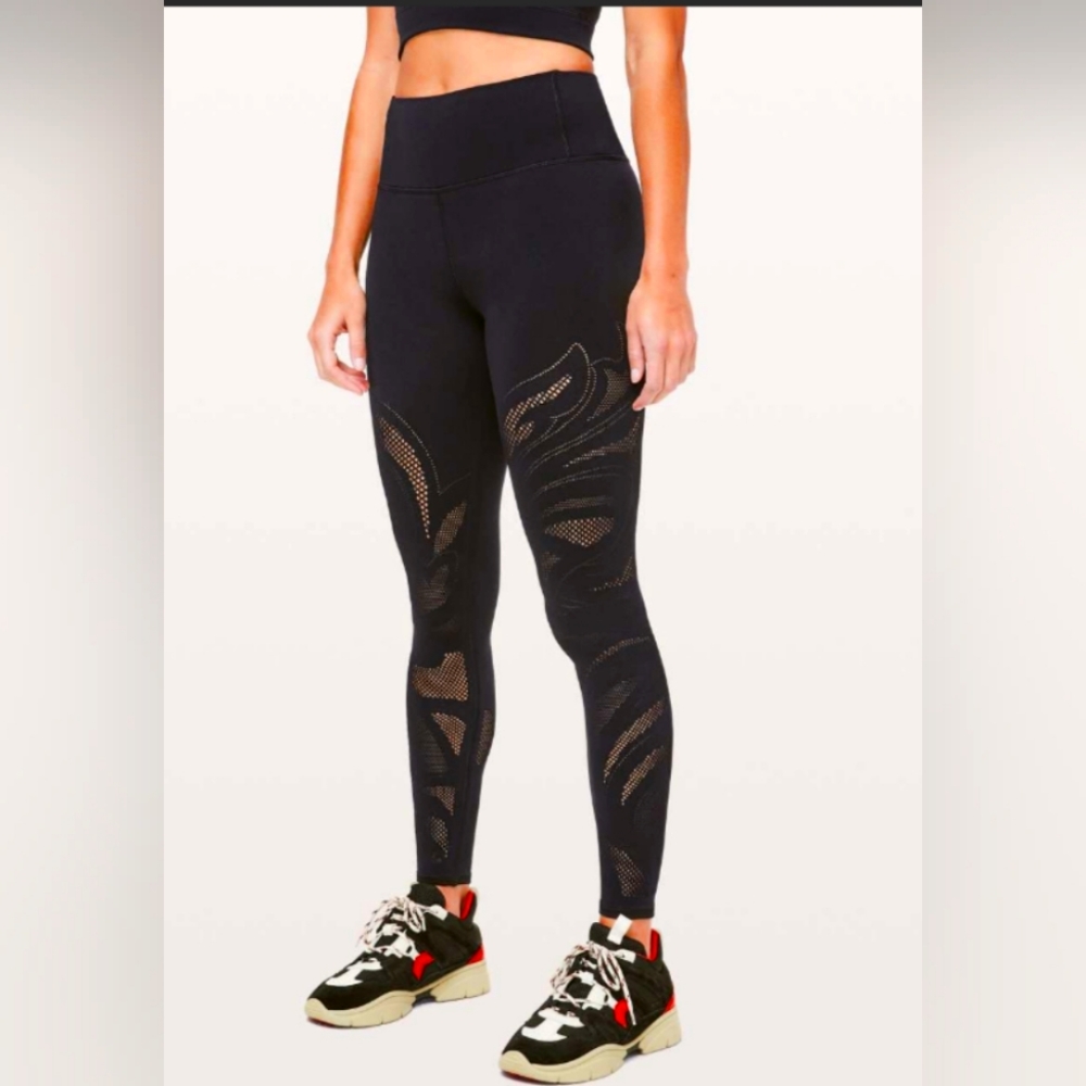 COPY - Lululemon (RARE) Reveal Tight En Avante 26" Size 8 In Black